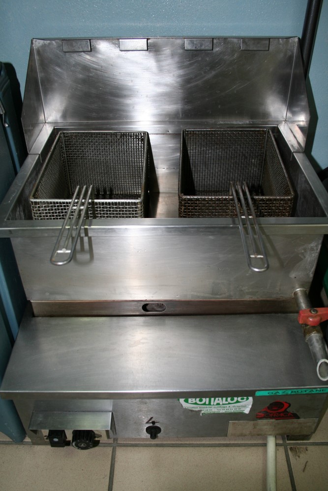 FRITEUSE GAZ BUTANE 10L 2 PANIERS - Location de matériels de cuisson,  batteries de cuisine, plats, conteneurs isothermes et maintien au chaud -  BOITALOC